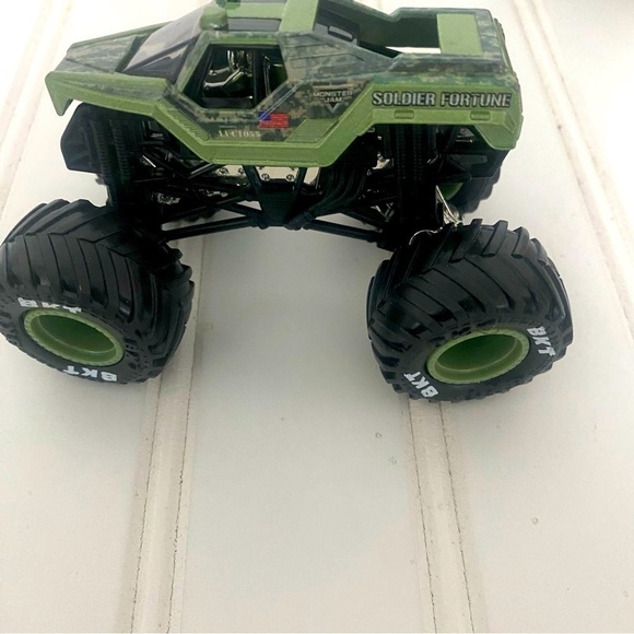 Bundle of (6) Monster Jam (3)Soldier Fortune, (2) Flip Cars (1) Flip Morph Truck - Picture 2 of 14